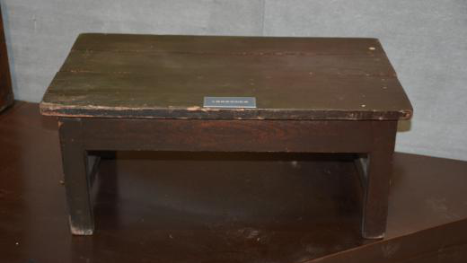 抗战时期王德林使用木炕桌